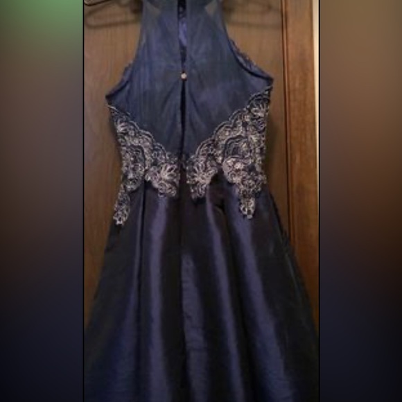 Elegant blue dress - Picture 2 of 3